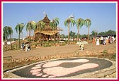 Superb landscaping contributed to the beauty of Swaminarayan Nagar