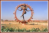 The 14 ft high murti of Natraj symbolized Shivji as an adept dancer and one who remains equipoised in creation and destruction