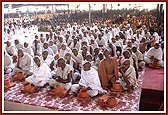 Swamishri initiated 200 youths into the parshad and sadhu diksha