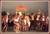 BAPS youths performed a variety of exciting traditional folk dances on stage like Kodi dance, Ras, Bhangda, etc