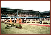 Swamishri arrives at the QPR stadium for the Suvarna Mahotsav 