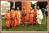 Swamishri and sadhus before Ashok Sthambha