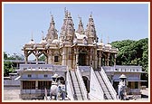 Shree Swaminarayan Mandir BAPS, Atladra 