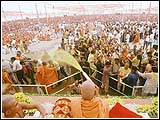 Coloring a crowd of 35000 devotees