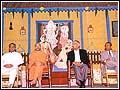 Chief guests on stage with Yagnavallabh Swami