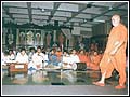 Balaks singing devotional songs during Swamishri's walk 