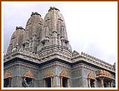 The Mandir pinnacles, balconies and windows awaiting the final touches
