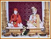 Bhagatji Maharaj (R) and Yogiji Maharaj 