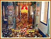 Over 500 different varieties of food are offered to the murtis in each of three shrines of the main mandir.