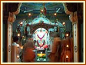 The holy charanarvind and murtis at the Akshar Deri, the shrine erected over the samadhi of Gunatitanand Swami