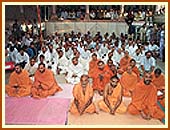 Sadhus and over 2,000 devotees from far and wide have gathered in the mandir compound where Swamishri is performing his morning puja