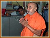 Swamishri engrossed in his personal prayers for the new year