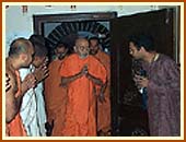 Swamishri emerges from 
his room and warmly greets the sadhus and devotees with folded hands and affectionate Jai Swaminarayans