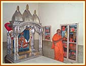 Swamishri doing darshan at the rooms where Yogiji Maharaj and Shastriji Maharaj resided.