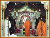 Swamishri doing darshan and pradakshinas in the holy Akshar Deri.