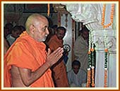 Swamishri doing darshan and pradakshinas in the holy Akshar Deri.