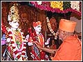 Performing Murti Pratishtha ceremony of Akshar Purushottam Maharaj, Bhatiel, 6 Dec 99