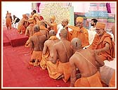 The senior sadhus give a new kanthi, gatariyu (upper garment) and pagh (turban) to the newly initiated sadhus