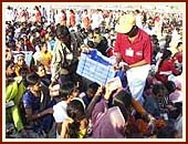 Volunteers serve prasad to all devotees