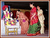 The Women's Convention began with the arti of the murti of Lord Swaminarayan and the Guru Parampara
