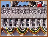 Devotees patiently waiting to perform the Maha-abhishek ceremony