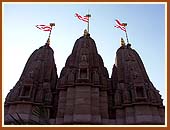 During the four day festival , the beautiful 5 -spired Mandir had more than 100,000 visitors