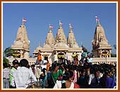 During the four day festival , the beautiful 5 -spired Mandir had more than 100,000 visitors