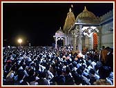 Special assembly, at the Shree Swaminarayan Mandir, Tithal, in honor of the local Tandel volunteers who had offered their services for the Mandir 12 Dec 99