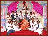 Swamishri with devotees who had sacrificed their all for the Tithal Mandir