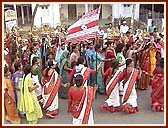 The colorful womens procession was well-managed by the volunteers dressed in white and red saris