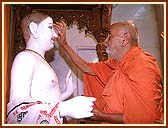 Performing the pujan of Shri Ghanshyam Maharaj