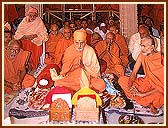Swamishri engrossed in the Pujan of Shri Harikrishna Maharaj (Thakorji)