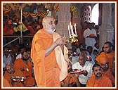 Performing Aarti of Shri Akshar Purushottam Maharaj