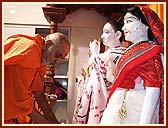 Offering respects at the feet of Shri Harikrishna Maharaj and Shri Radha Krishna Dev