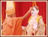 Doing pujan of Shri Ghanshyam Maharaj