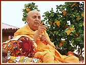 The assembly was blessed with a divine discourse from Swamishri