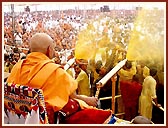 The crowning glory of the festival - Swamishri sprays the sanctified colored water on the elated devotees