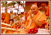 In a joyous mood, Swamishri profusely showers the holy water on the devotees and sadhus. About 43,000 devotees had assembled for the Fuldol festival