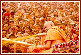 In a joyous mood, Swamishri profusely showers the holy water on the devotees and sadhus. About 43,000 devotees had assembled for the Fuldol festival