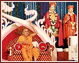 Swamishri blesses the assembly, 'Yogiji Maharaj's life was full of sweetness..'