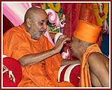Swamishri applies chandan and blesses the newly initiated sadhu