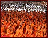 More than 7,000 devotees during the Yogi Jayanti assembly at the 'Pramukh Swami Auditorium'