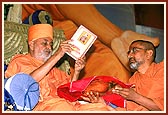 Opening of 'Vachanamrut Rahasya' - another prized publication 