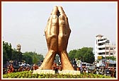 The traffic island near the Shree Swaminarayan Mandir, Shahibaug, awaiting its inauguration. A giant replica of Yogiji Maharaj's hands mirror the sentiments of welcome and 'Bhagwan Sau Nu Bhalu Karo' (May God do good to all)