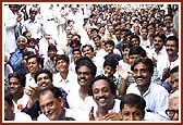 The sheer exhiliration of the devotees in having Swamishri sanctify their Pol