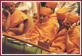 Swamishri at the proceedings
