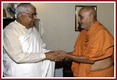 Swamishri with Mr. S.N. Goenka, Buddhist Meditation Master and Vipaasana expert