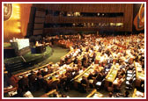 Swamishri addressing the huge gathering at the General Assembly Hall of the UN 