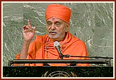 Swamishri delivering his speech on 'A Call for Dialogue' to the Summit. 