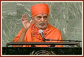 Swamishri delivering his speech on 'A Call for Dialogue' to the Summit. 